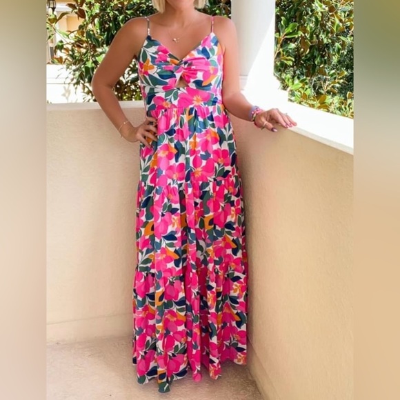 entro Dresses & Skirts - Entro twist front tiered floral maxi